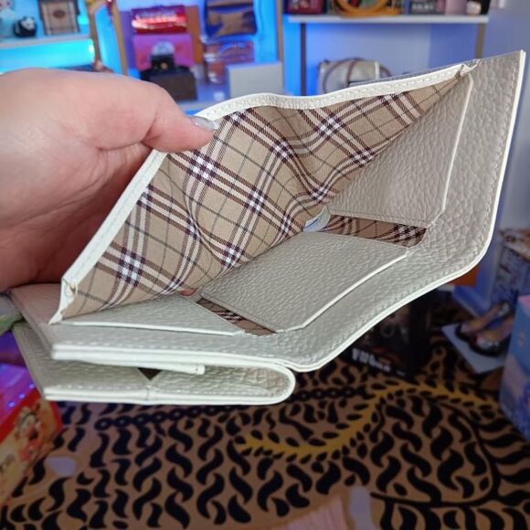 Unused BURBERRY BLUE LABEL Authentic Women Wallet White Beige Nova Check Inside - Picture 9 of 11